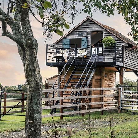 The Treehouse At Humblebee Hall Worcester Exteriér fotografie