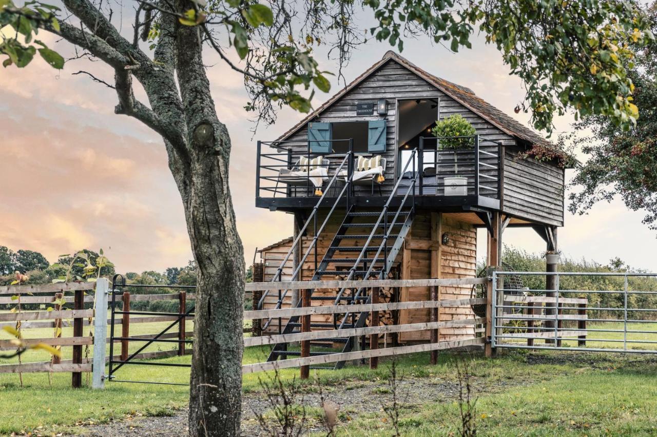 The Treehouse At Humblebee Hall Worcester Exteriér fotografie